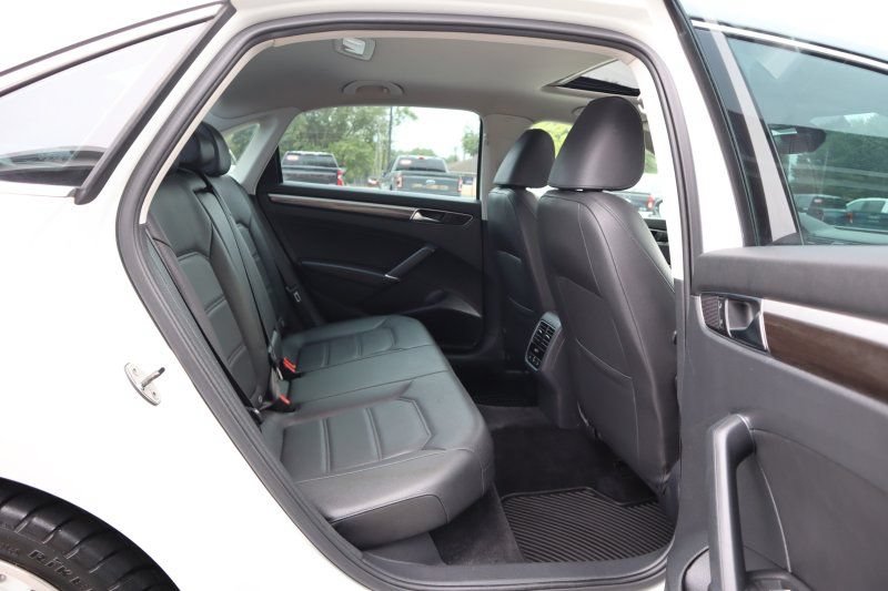 Used 2017 Volkswagen Passat 1.8T SE FWD image 19