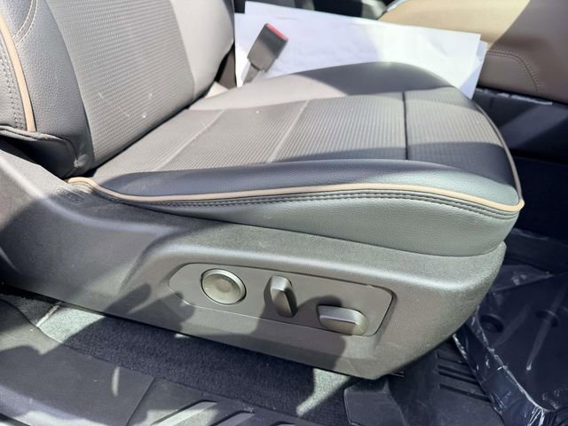 Used 2024 GMC Canyon Denali image 11