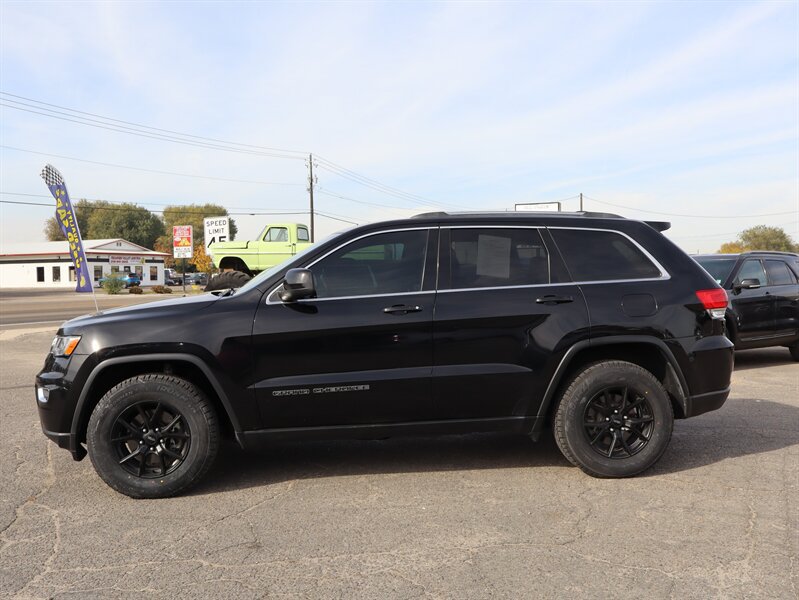 Used 2019 Jeep Grand Cherokee Laredo AWD/4WD image 27