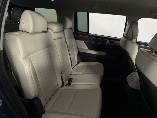 Used 2025 Hyundai Santa Fe SEL FWD image 17