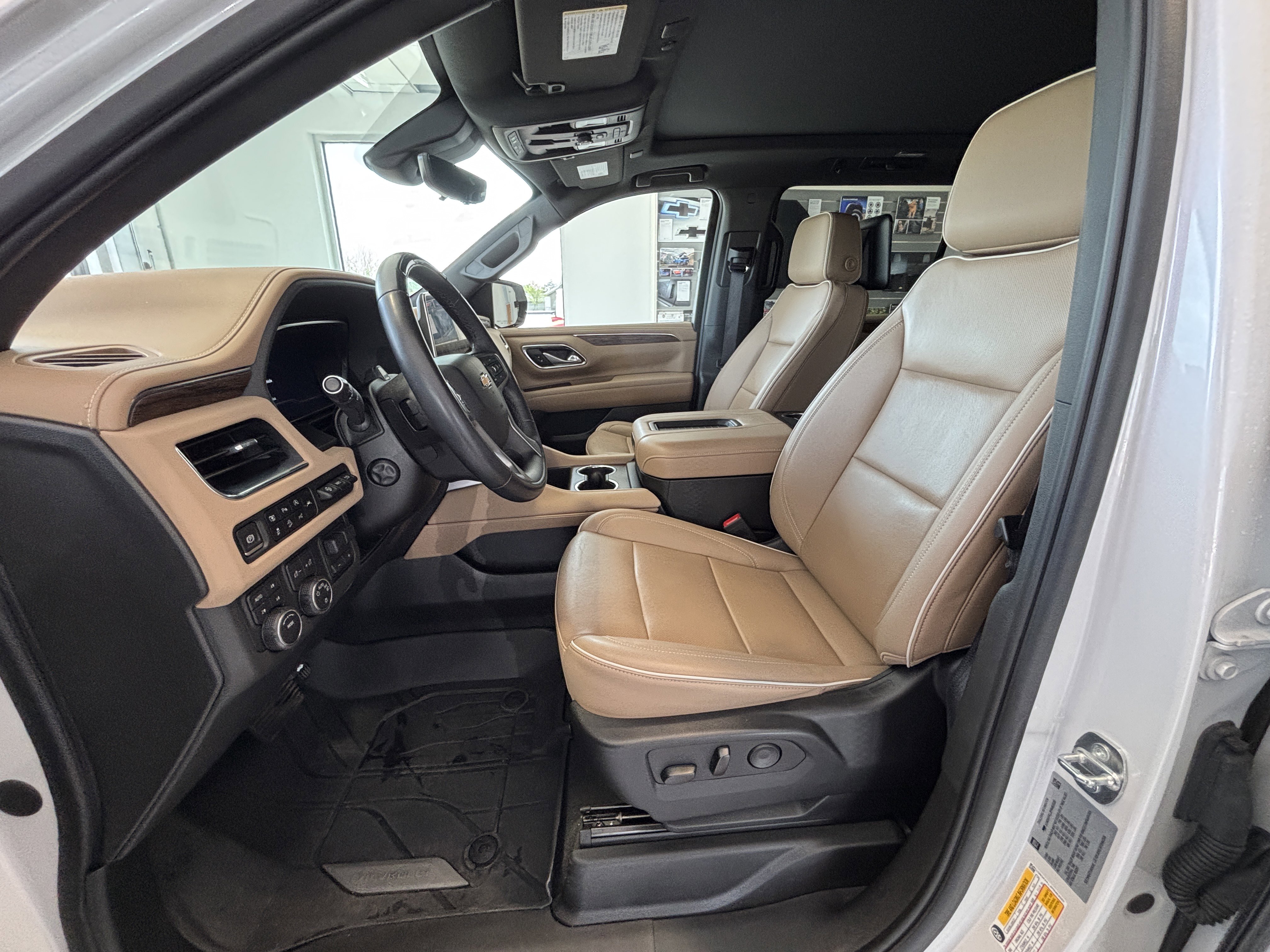 Used 2023 Chevrolet Suburban Premier w/ Advanced Technology Package image 8