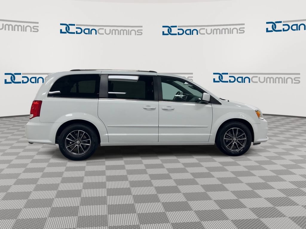 Used 2017 Dodge Grand Caravan SXT FWD image 9