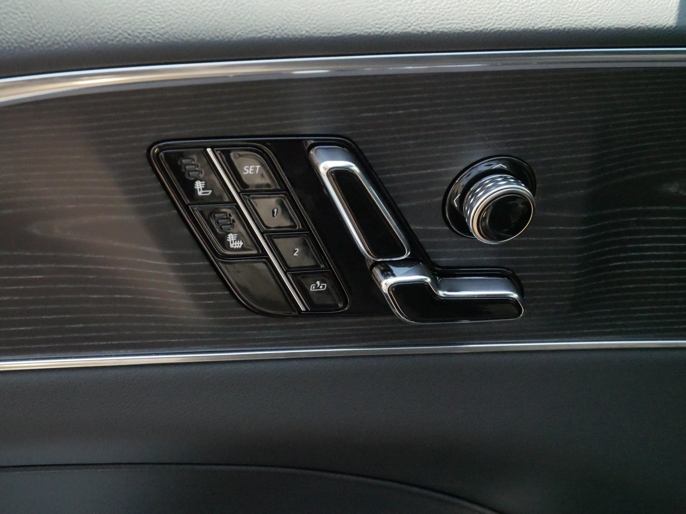 Used 2024 Cadillac Lyriq Luxury AWD/4WD image 19