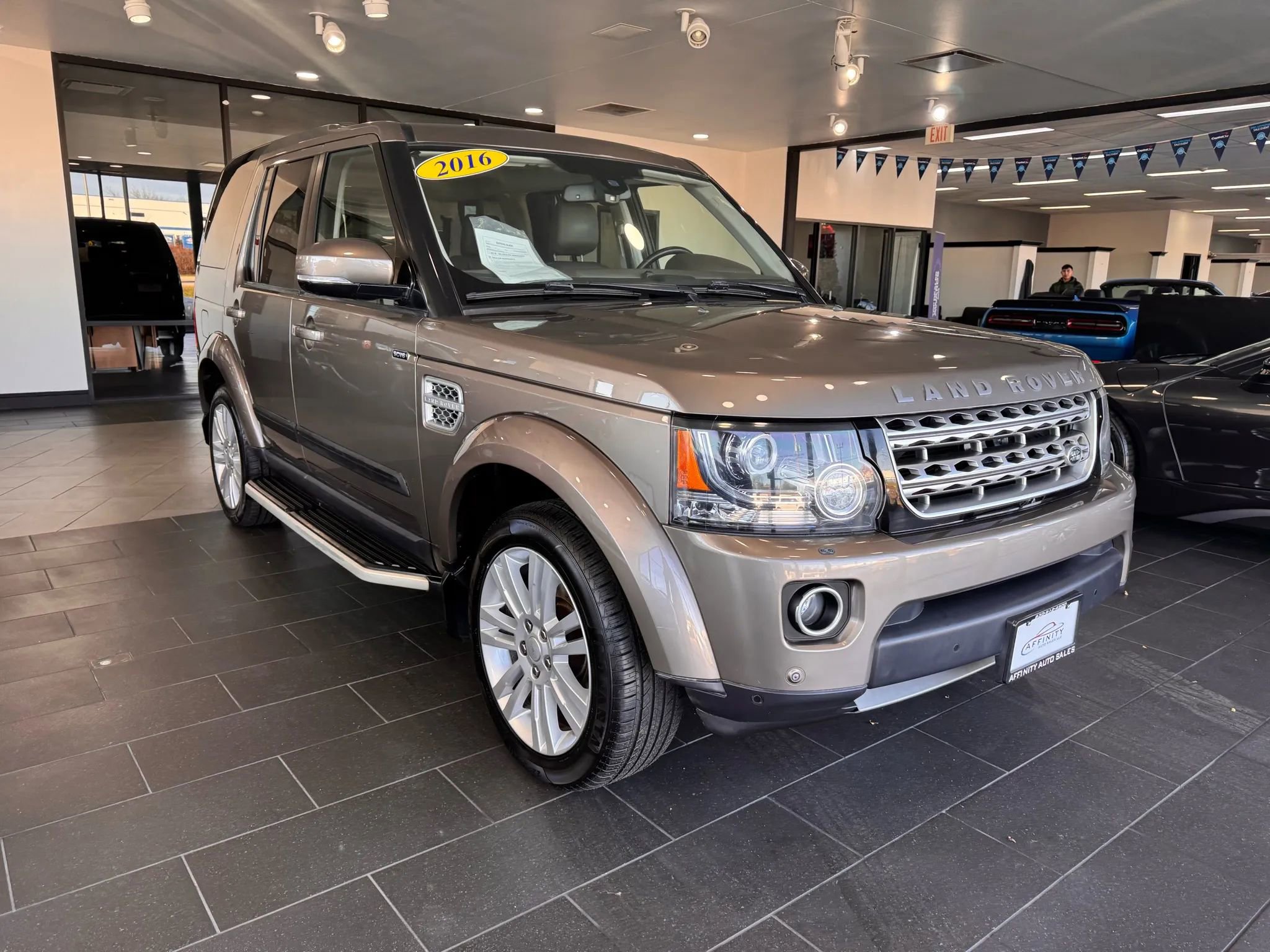 Used 2016 Land Rover LR4 HSE LUX image 6