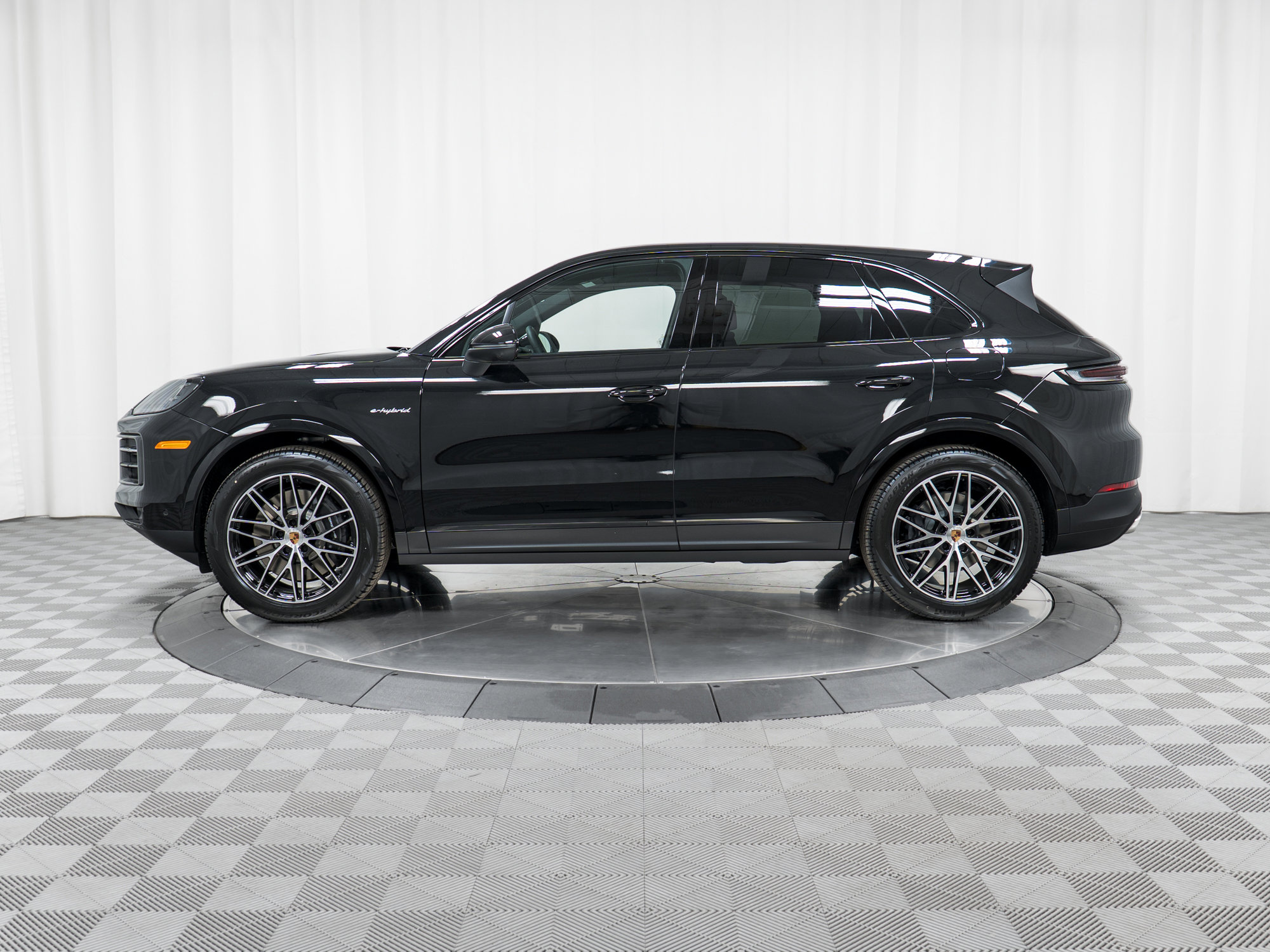 New 2026 Porsche Cayenne E-Hybrid image 2