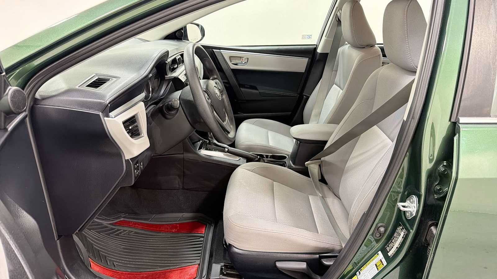 Used 2014 Toyota Corolla LE FWD image 13
