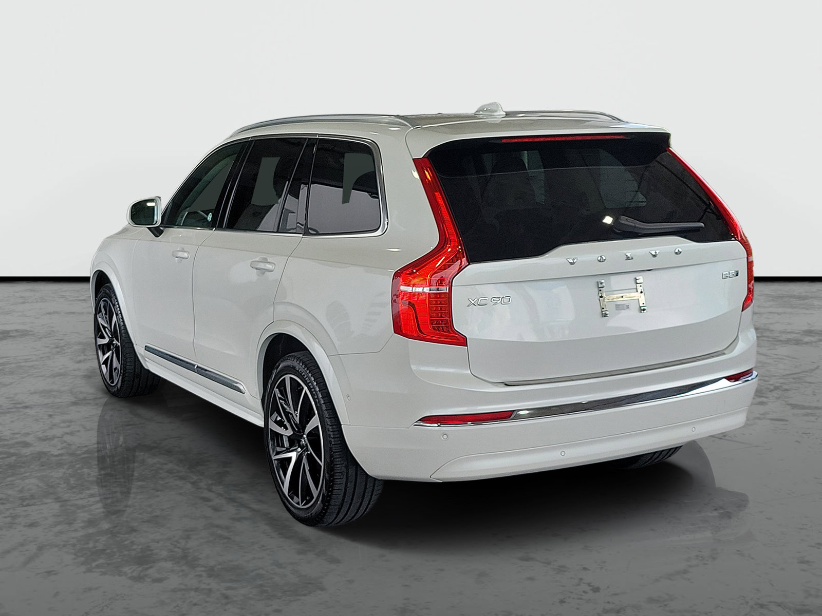 Used 2023 Volvo XC90 B5 Plus w/ Protection Package Premier AWD/4WD image 3