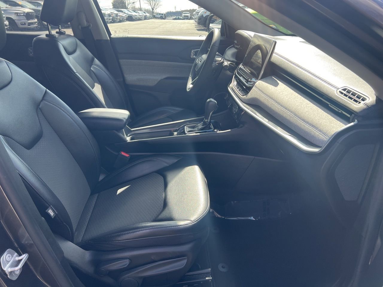 Used 2022 Jeep Compass Latitude w/ Sun and Sound Group image 24