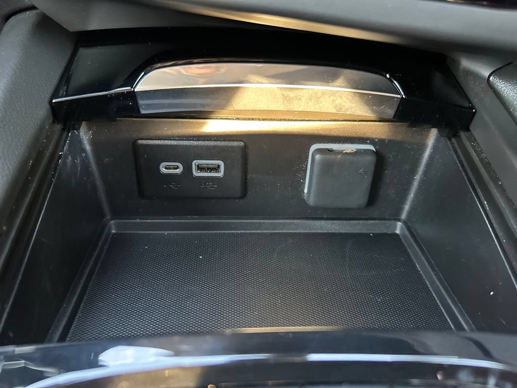 Used 2023 Buick Envision Essence AWD/4WD image 28