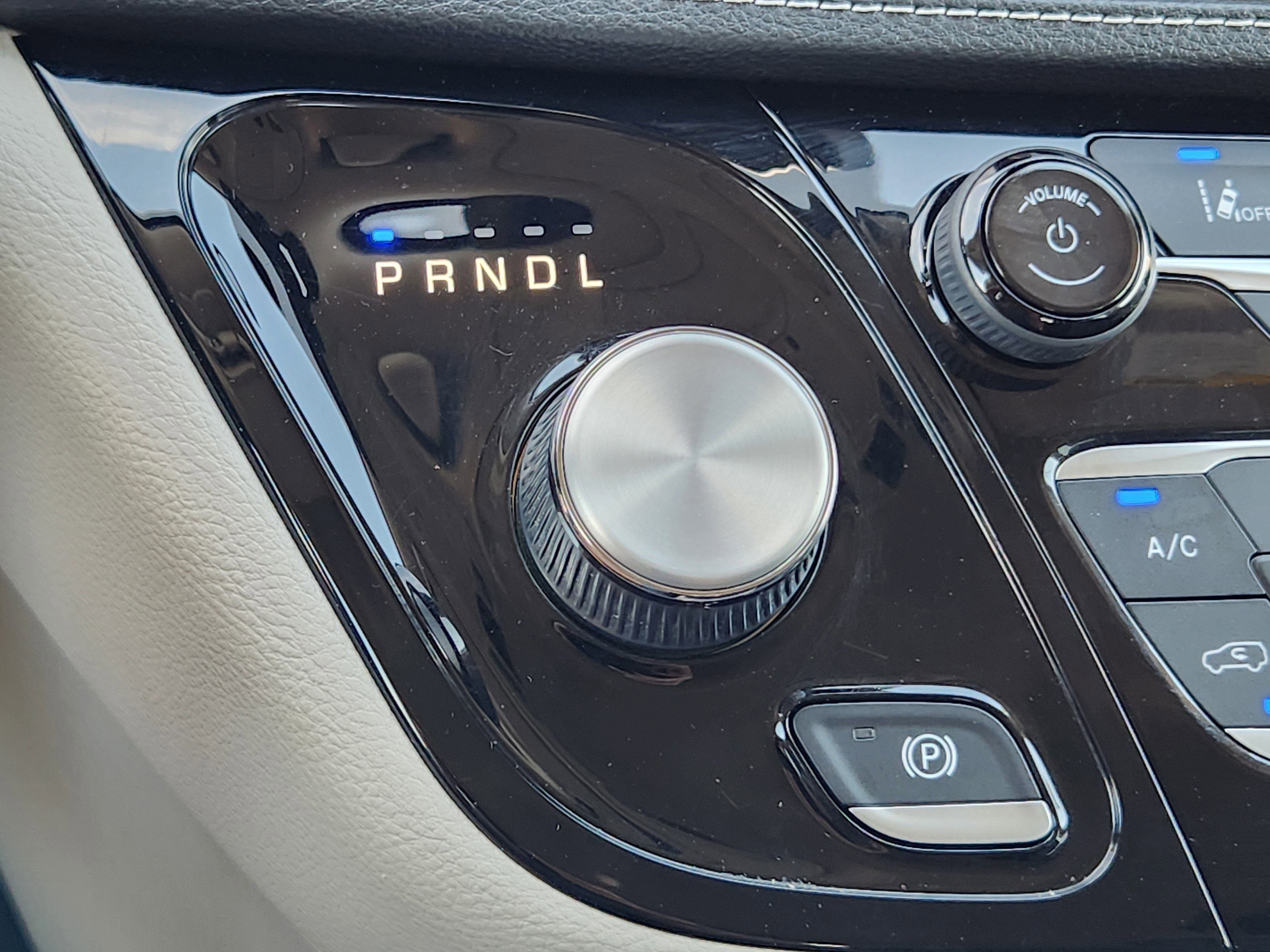Used 2022 Chrysler Pacifica Touring-L image 27