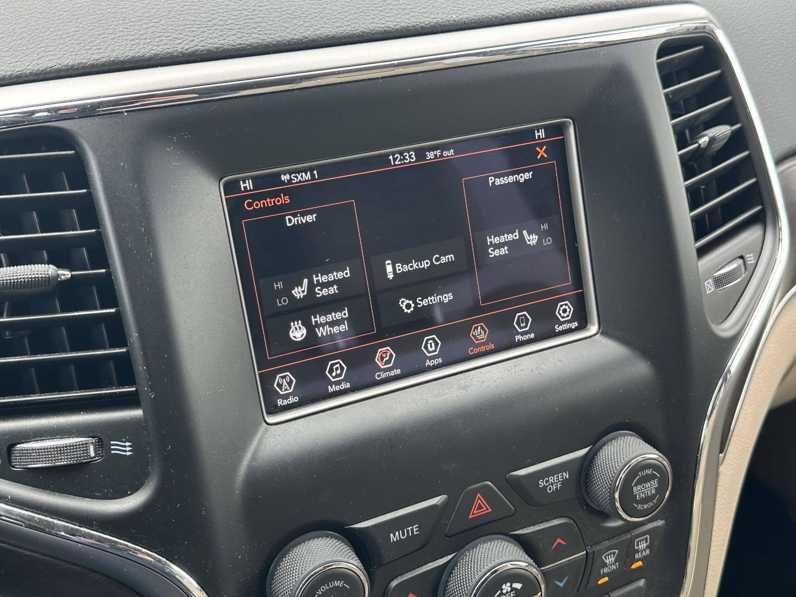 Used 2018 Jeep Grand Cherokee Limited image 25