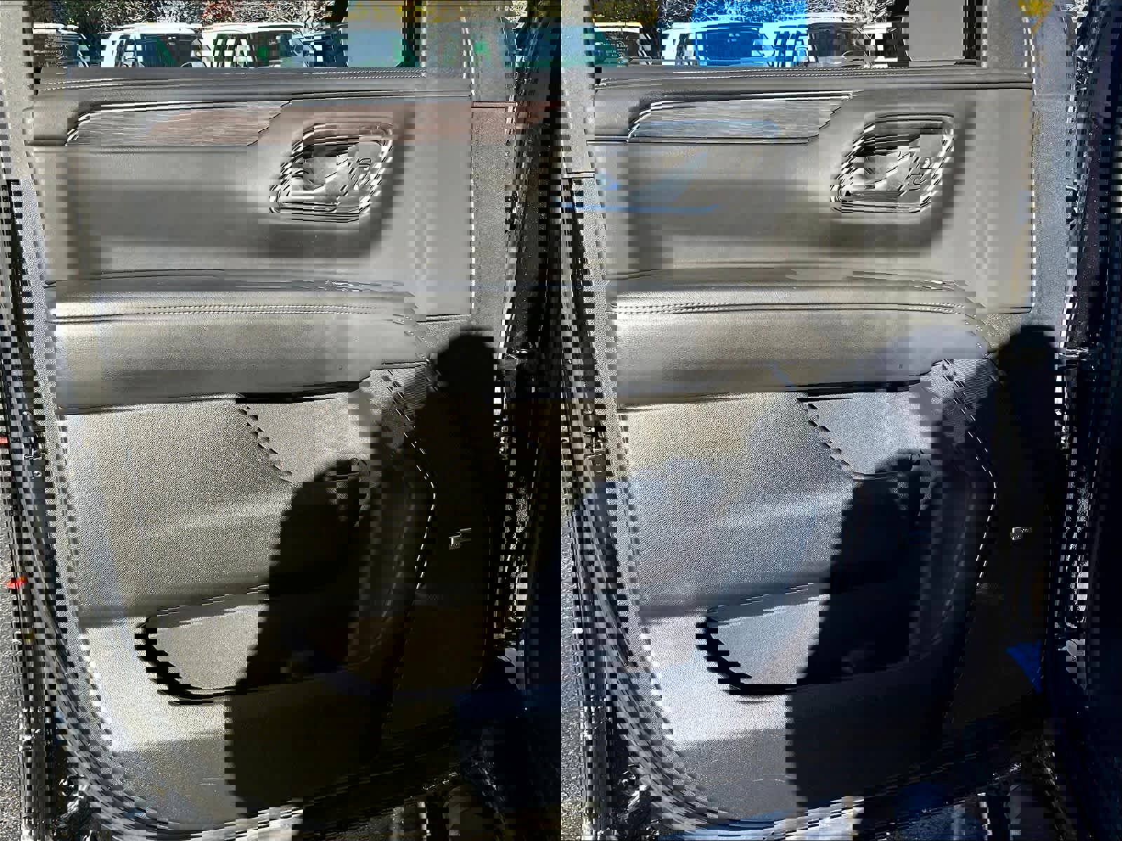 Used 2024 Chevrolet Tahoe Z71 w/ Luxury Package image 9