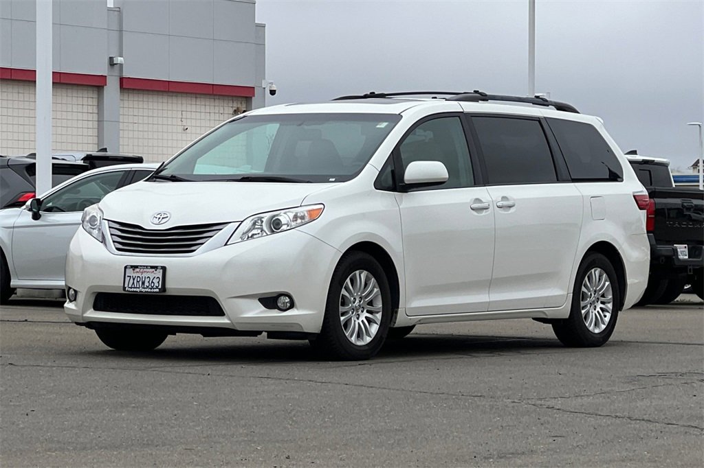 Certified 2017 Toyota Sienna Limited image 10