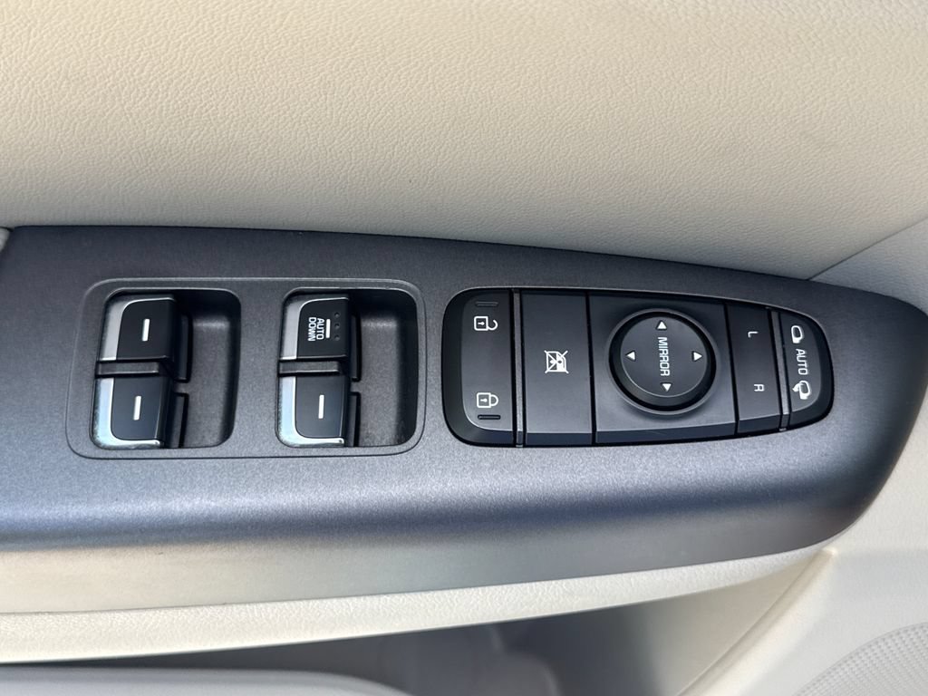 Used 2020 Kia Sportage S w/ S FWD Sunroof Package image 14