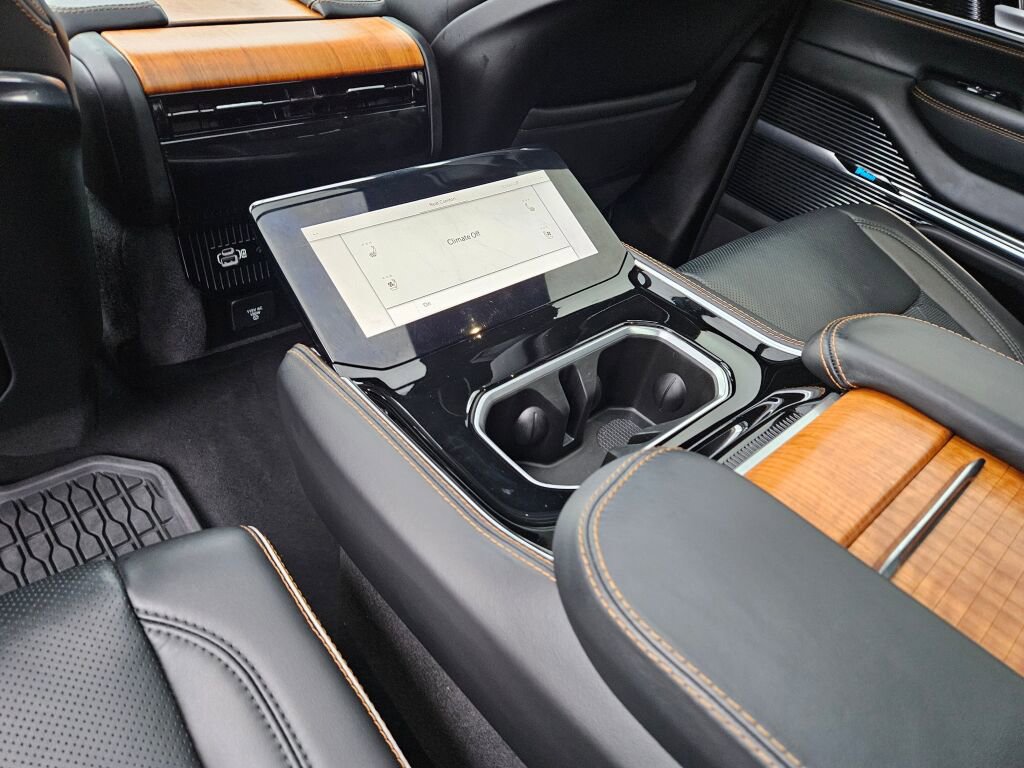 Used 2024 Jeep Grand Wagoneer L Series III image 16