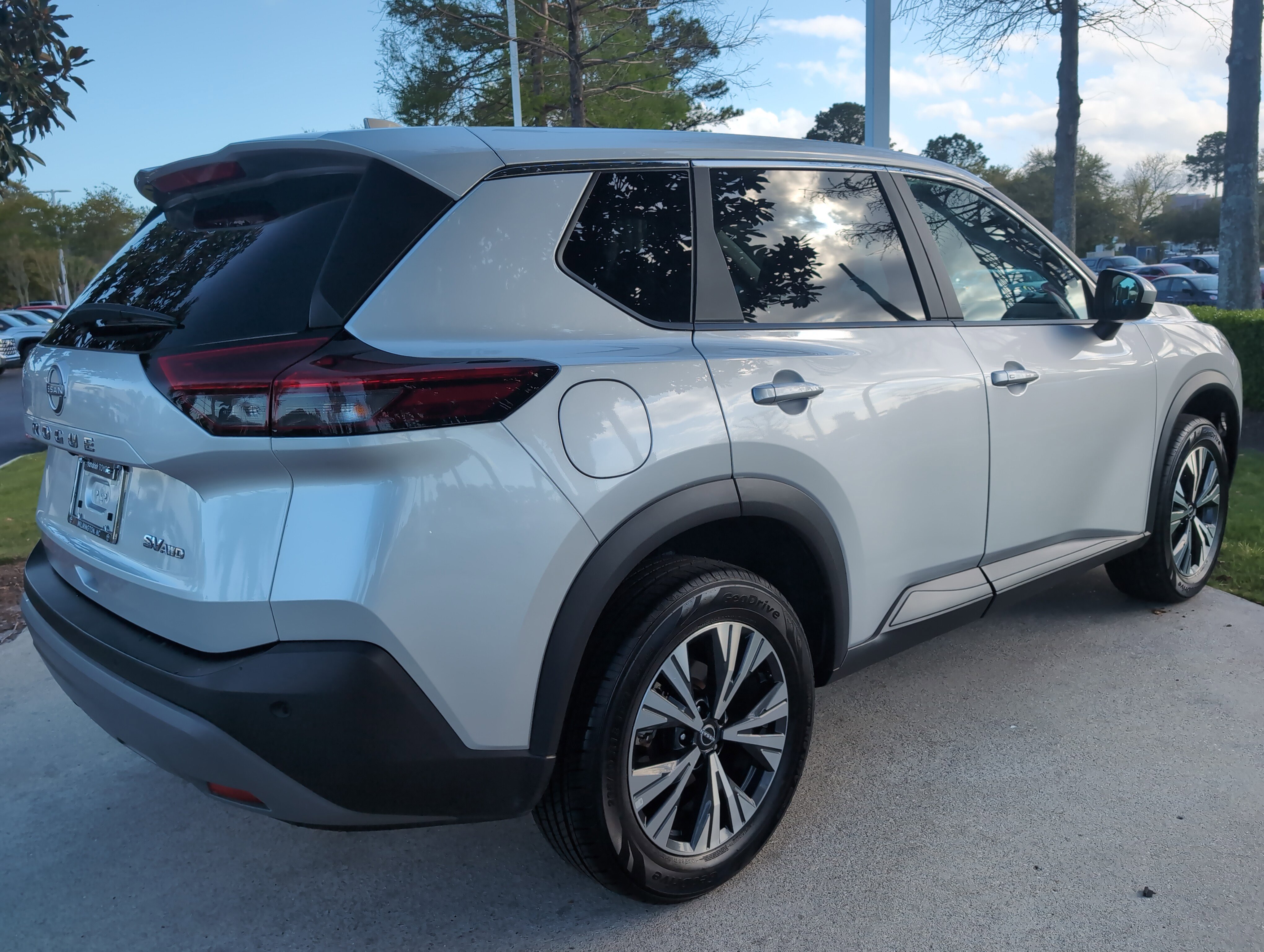 Used 2023 Nissan Rogue SV AWD/4WD image 10
