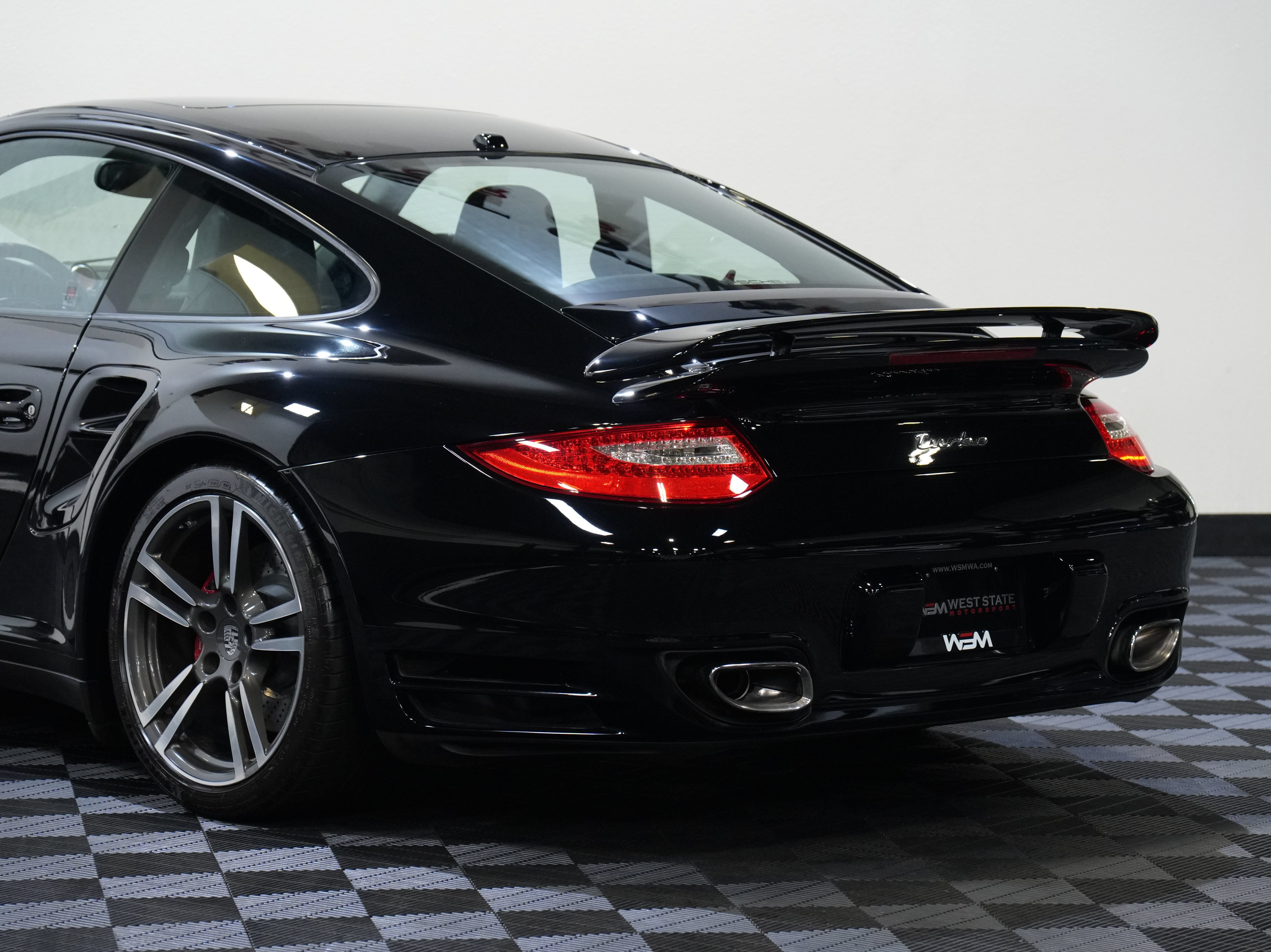 Used 2013 Porsche 911 4 Coupe AWD/4WD image 16