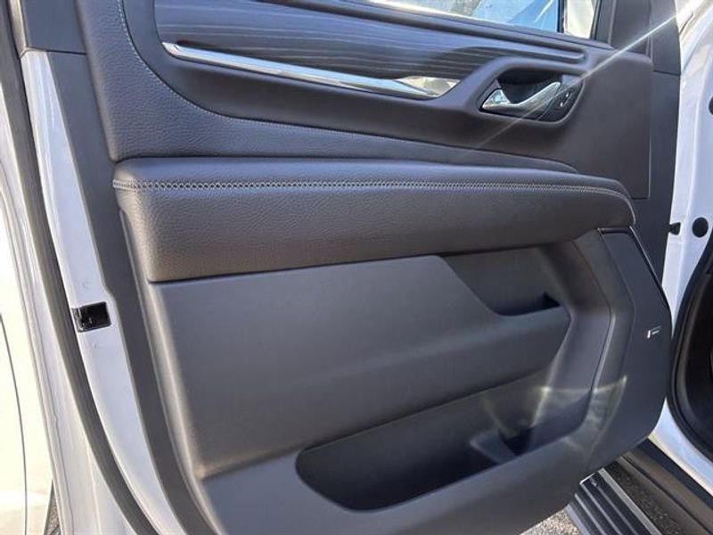 Used 2021 GMC Yukon XL Denali w/ Denali Premium Package image 26