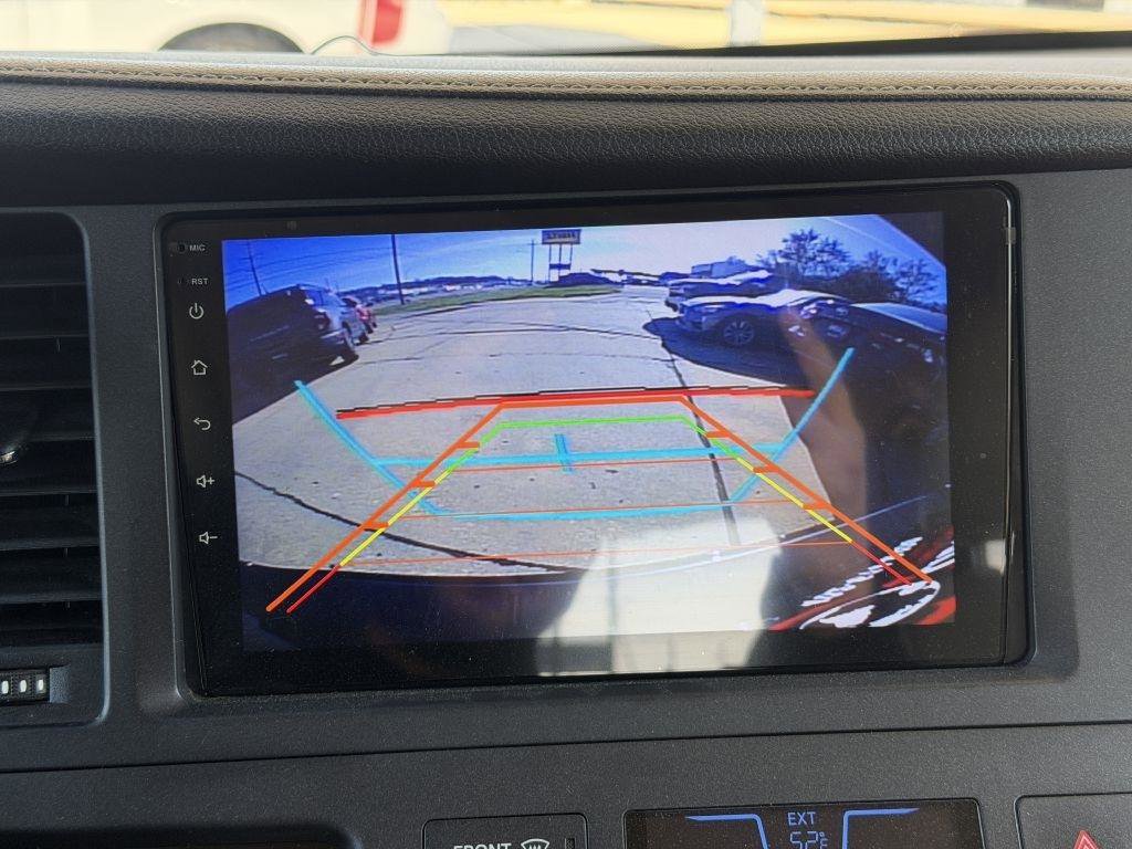 Used 2015 Toyota Sienna XLE w/ XLE Navigation Package FWD image 18