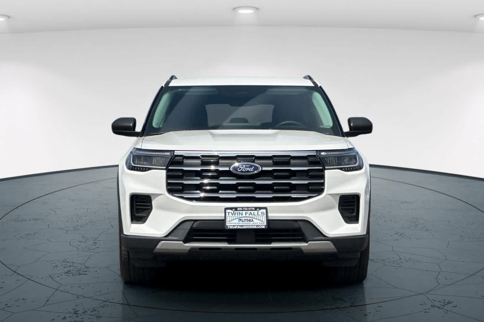 Used 2025 Ford Explorer Active AWD/4WD image 10