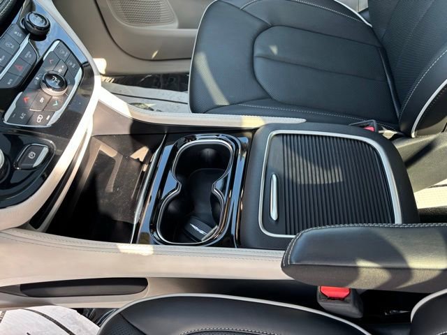 Used 2024 Chrysler Pacifica Limited image 21