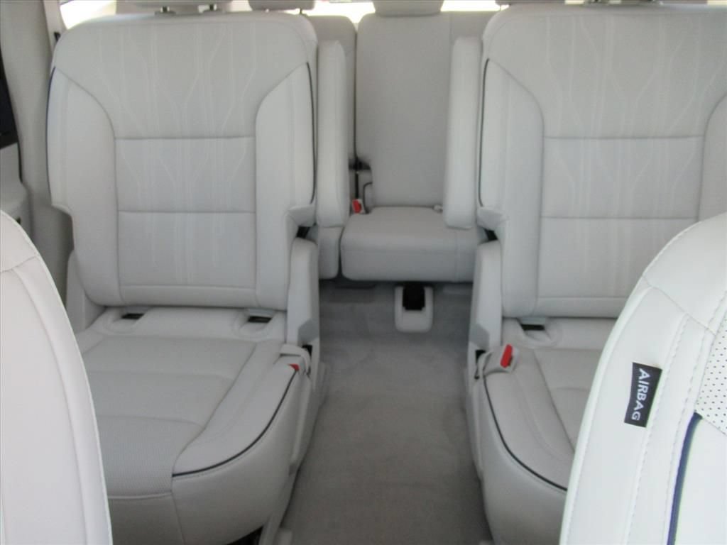 New 2026 Buick Enclave Avenir w/ Super Cruise Package FWD image 15