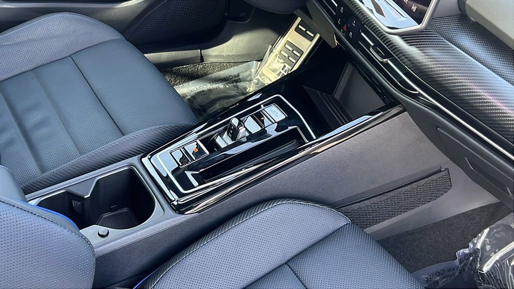 Used 2025 Volkswagen Golf R 2.0T image 14