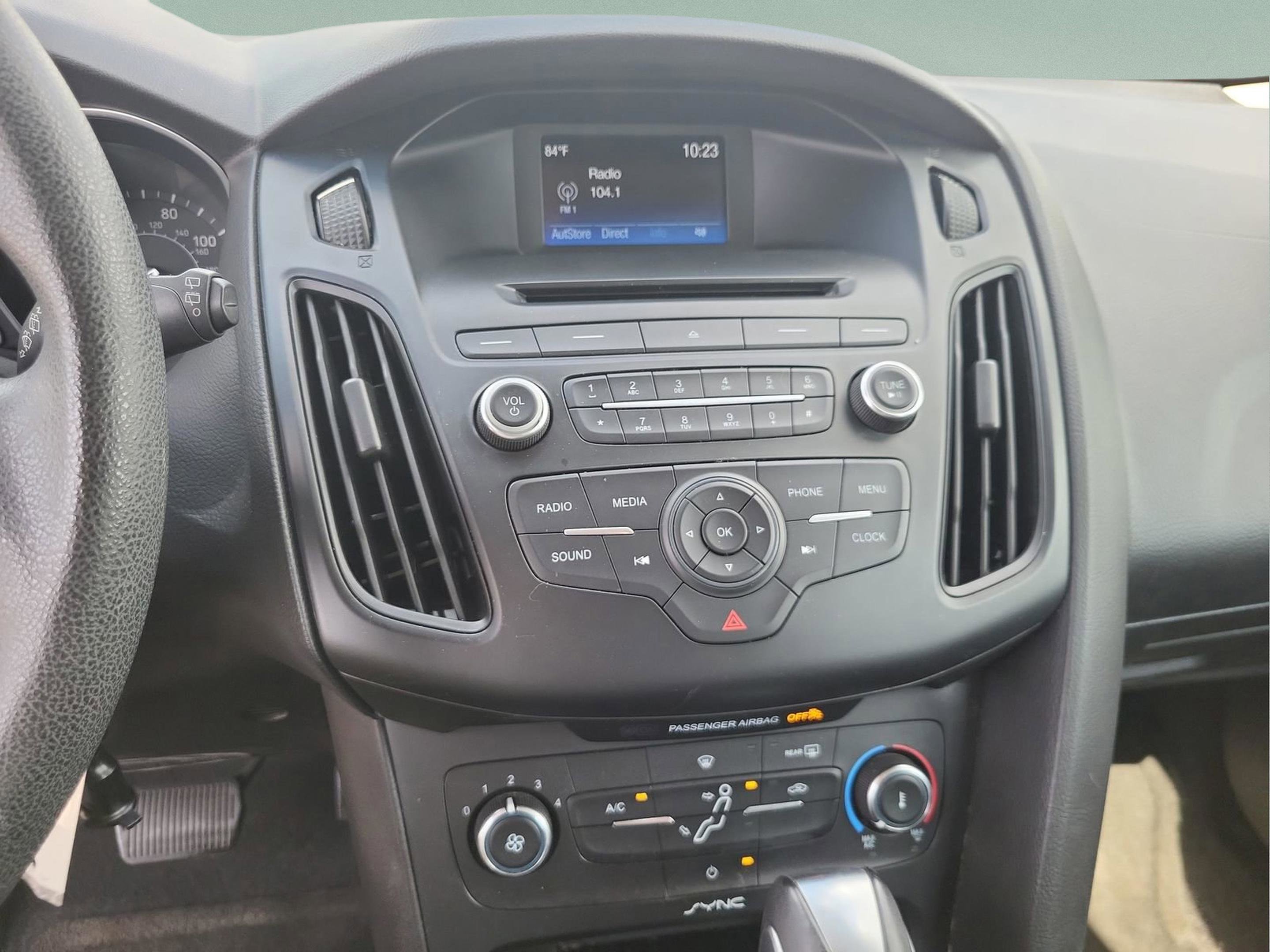 Used 2015 Ford Focus SE image 12