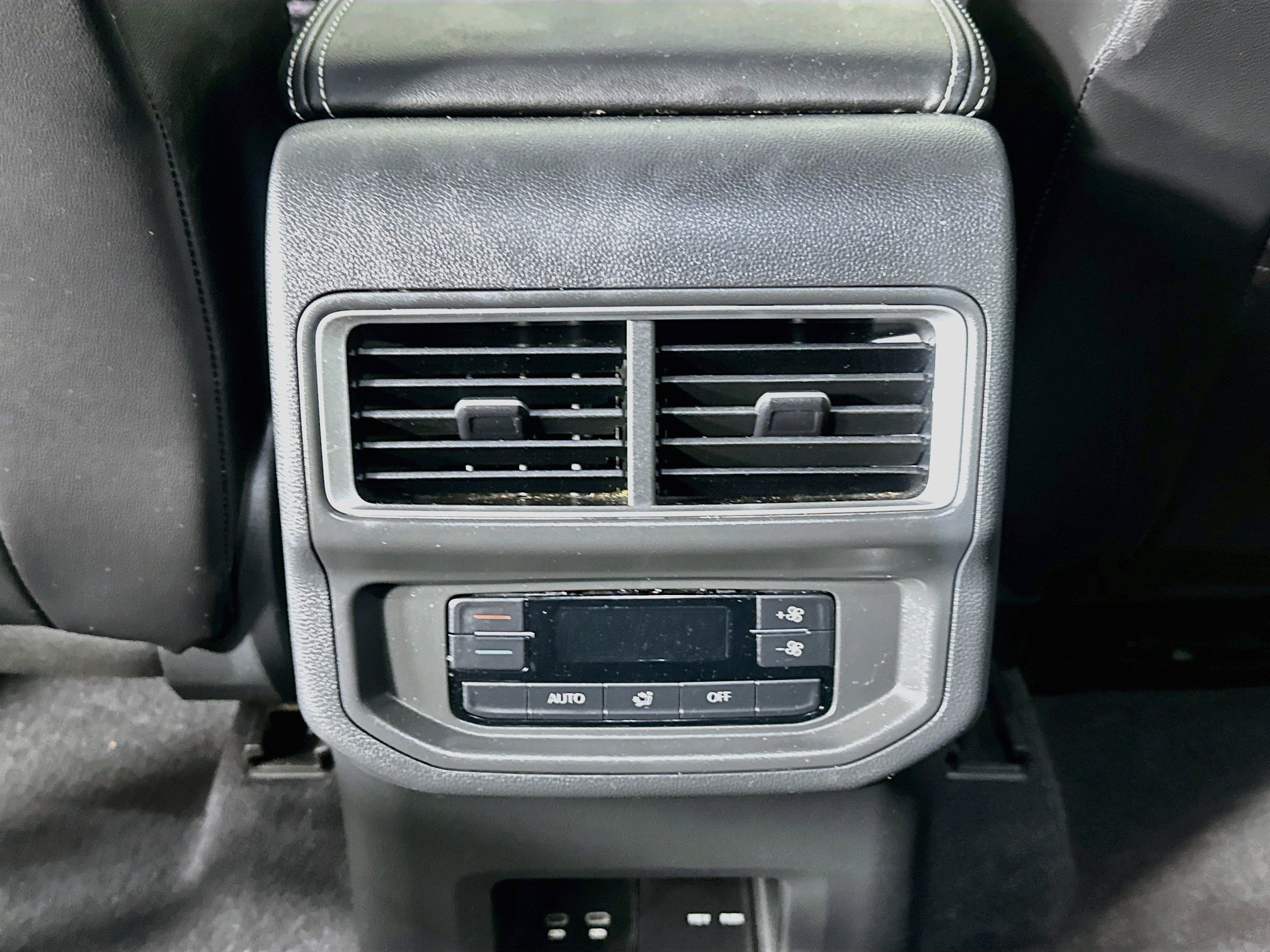 Used 2024 Volkswagen Atlas SE FWD image 28