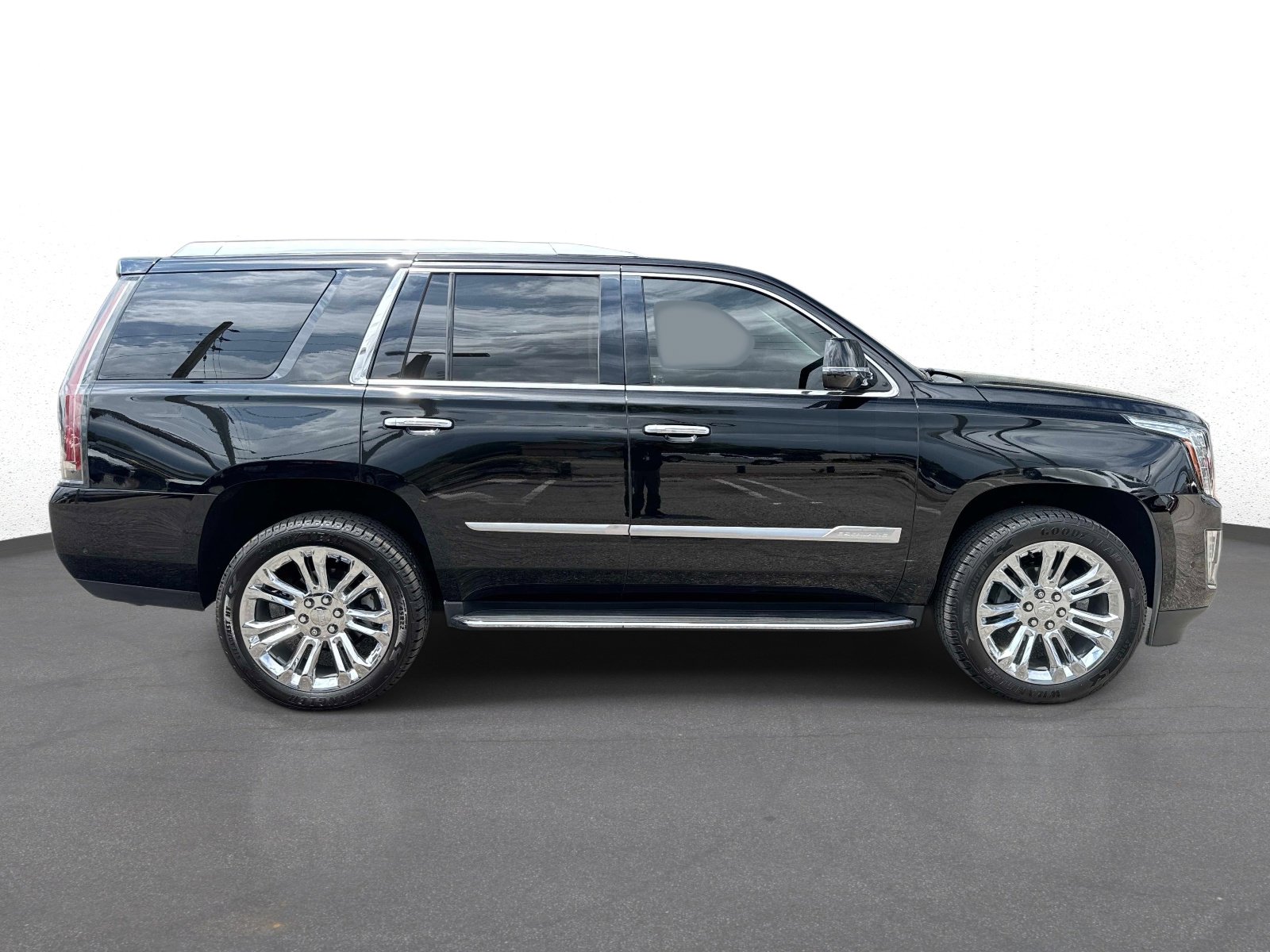 Used 2018 Cadillac Escalade Premium Luxury w/ LPO, Radiant Package RWD image 2
