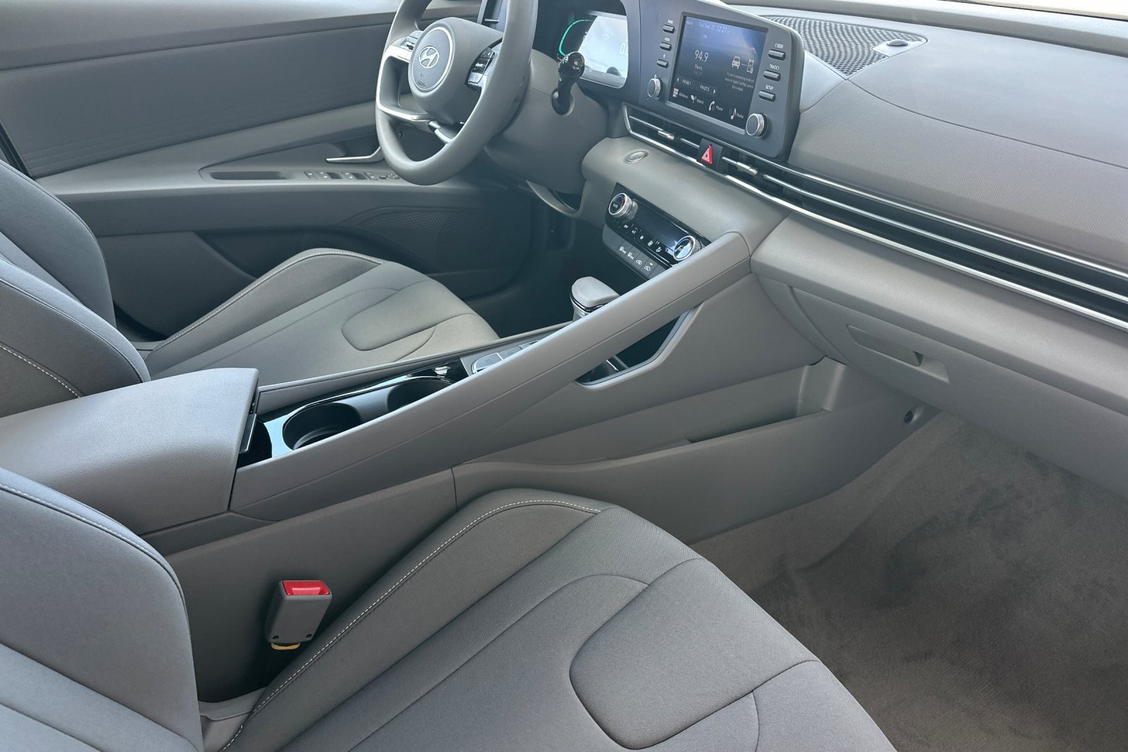 New 2026 Hyundai Elantra Hybrid FWD image 16