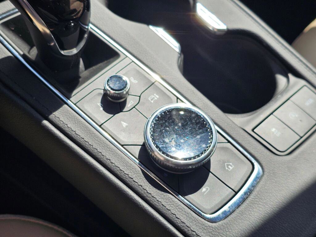 Used 2024 Cadillac XT4 Premium Luxury image 36