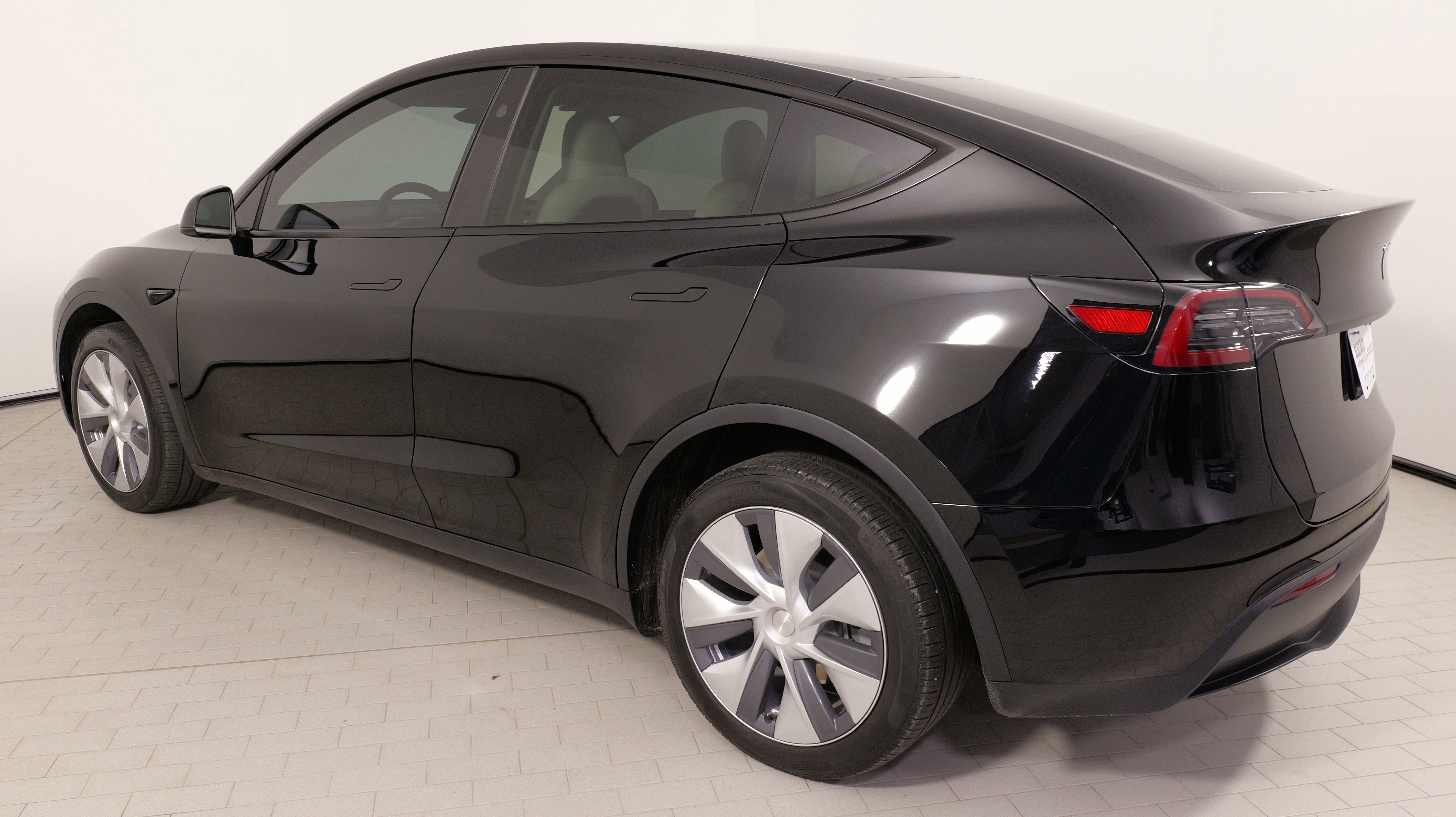 Used 2024 Tesla Model Y Long Range image 12