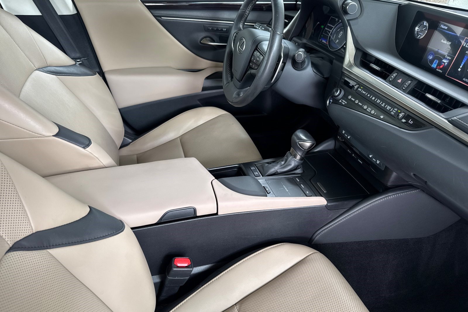 Certified 2020 Lexus ES 300h w/ Premium Package FWD image 19
