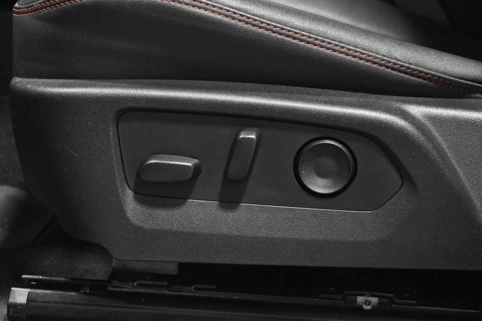 Used 2024 Chevrolet Colorado Z71 w/ Z71 Convenience Package 2 AWD/4WD image 8