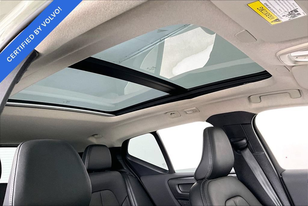 Certified 2025 Volvo XC40 B5 Plus AWD/4WD image 22