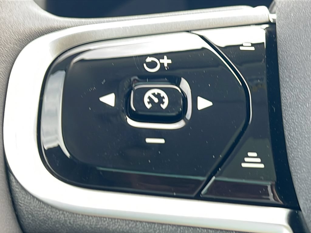 New 2026 Volvo XC60 B5 Plus AWD/4WD image 19