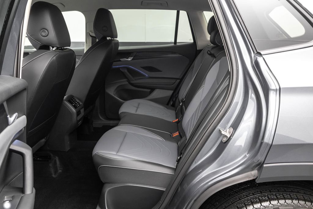 Used 2025 Volkswagen Tiguan SE image 21