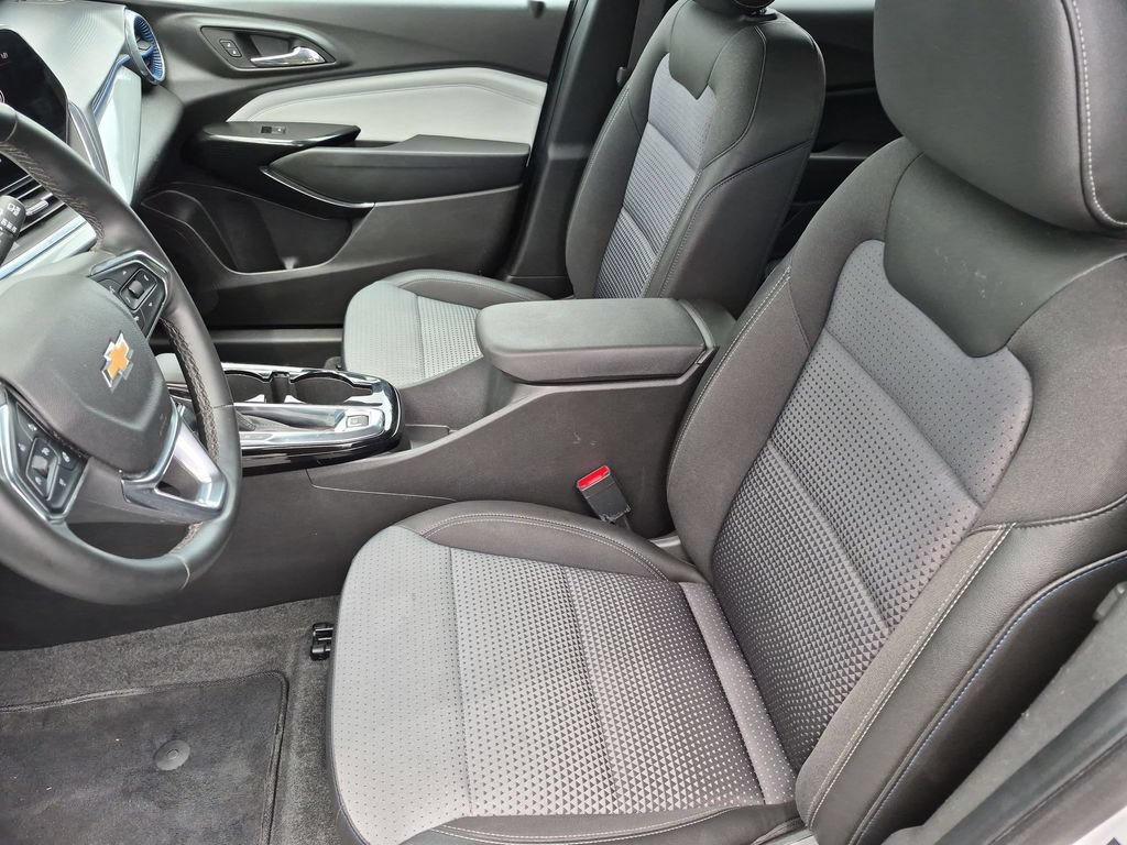 Used 2025 Chevrolet Trax LT w/ LT Convenience Package FWD image 24