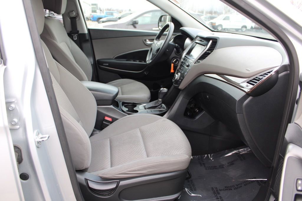Used 2017 Hyundai Santa Fe SE image 17