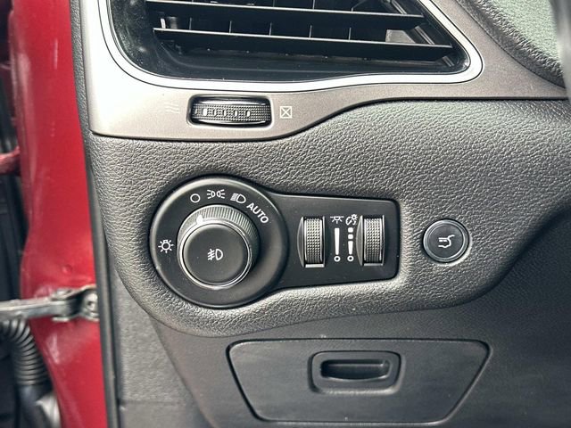 Used 2019 Jeep Cherokee Limited image 29