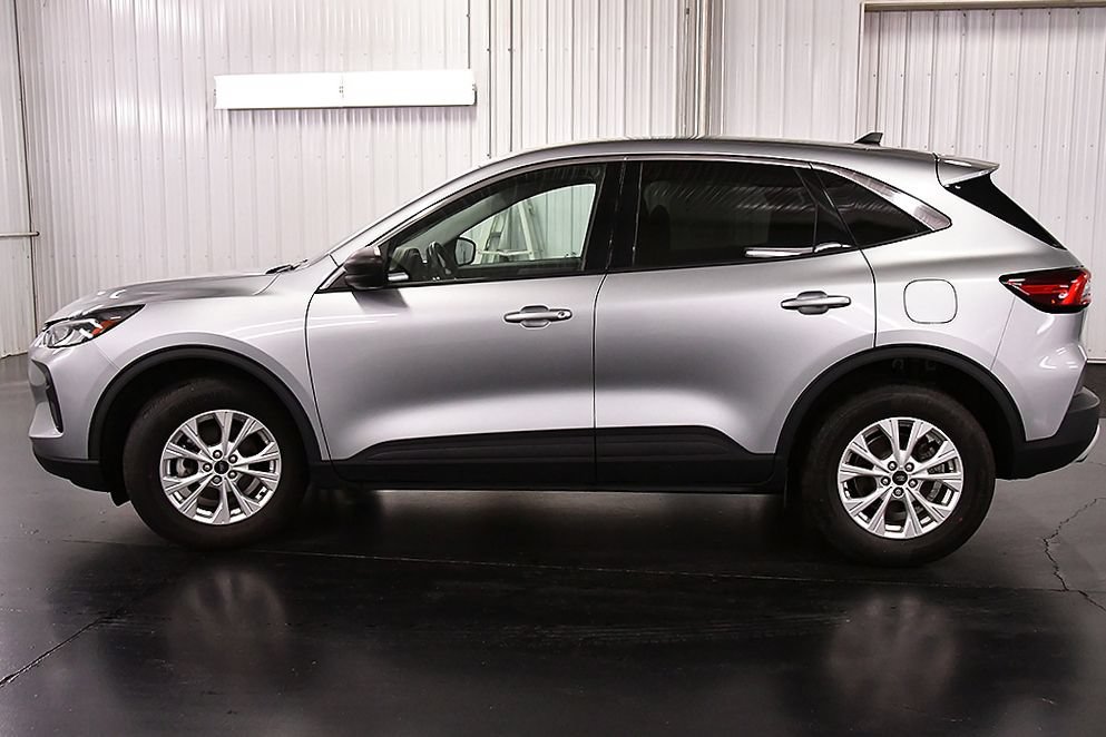 Used 2023 Ford Escape Active w/ Tech Pack #1 AWD/4WD image 4
