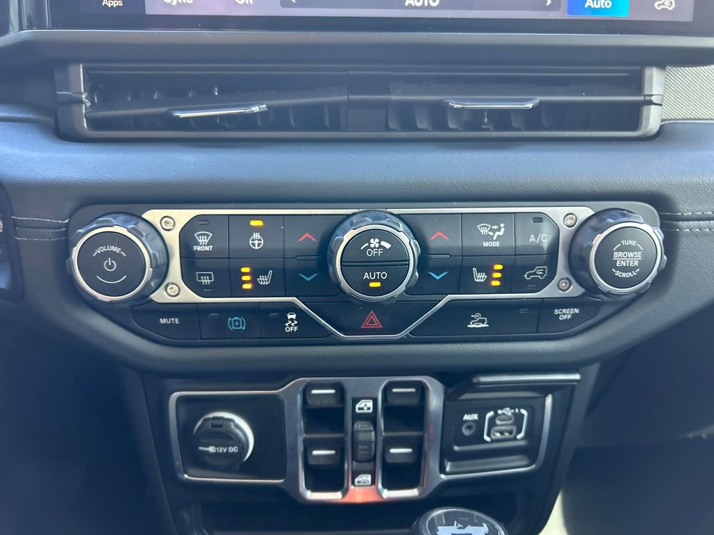 Used 2024 Jeep Wrangler Unlimited Sahara AWD/4WD image 39