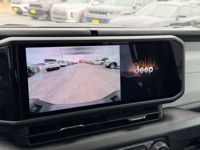 Used 2024 Jeep Gladiator Sport AWD/4WD image 21