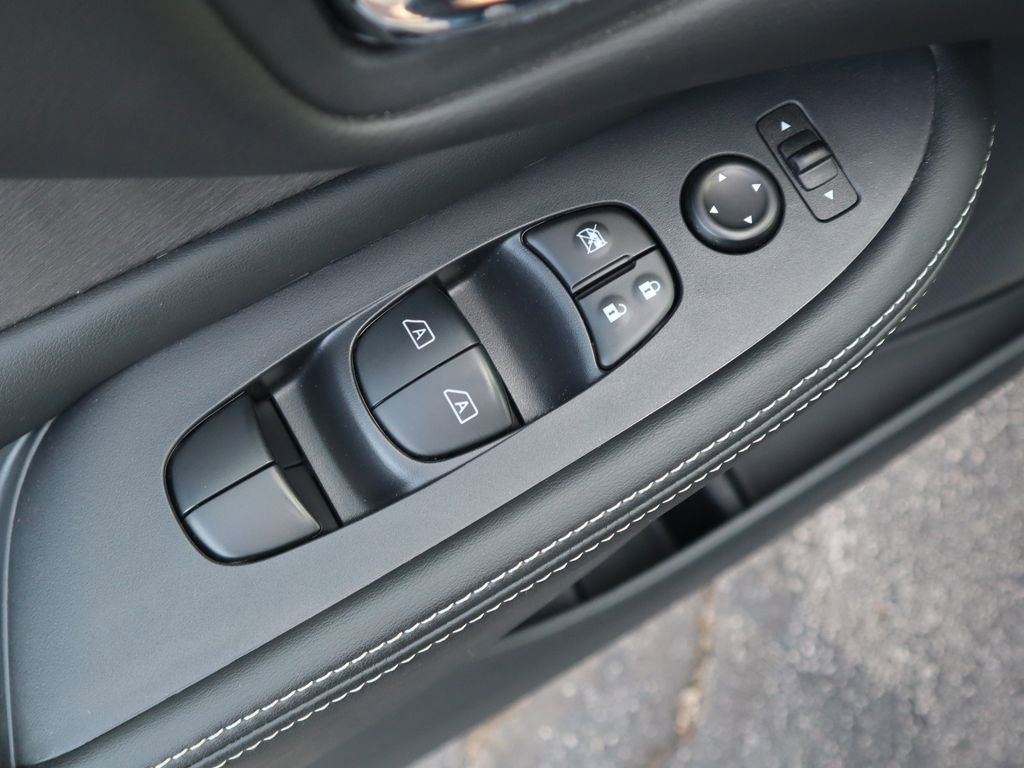 Used 2024 Nissan Murano SV w/ SV Midnight Edition Package image 18