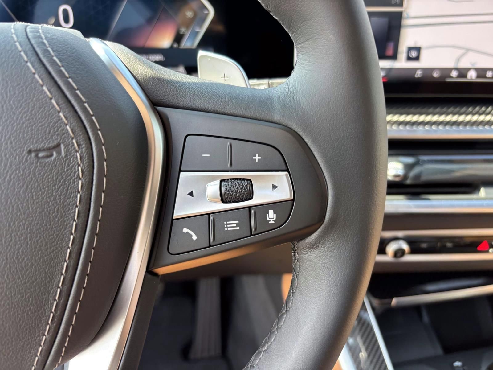 Used 2025 BMW X5 xDrive40i w/ Parking Assistance Package image 18