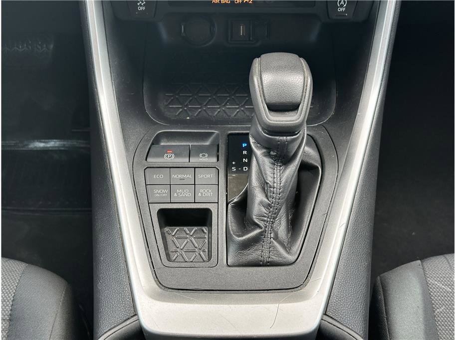 Used 2020 Toyota RAV4 XLE image 26
