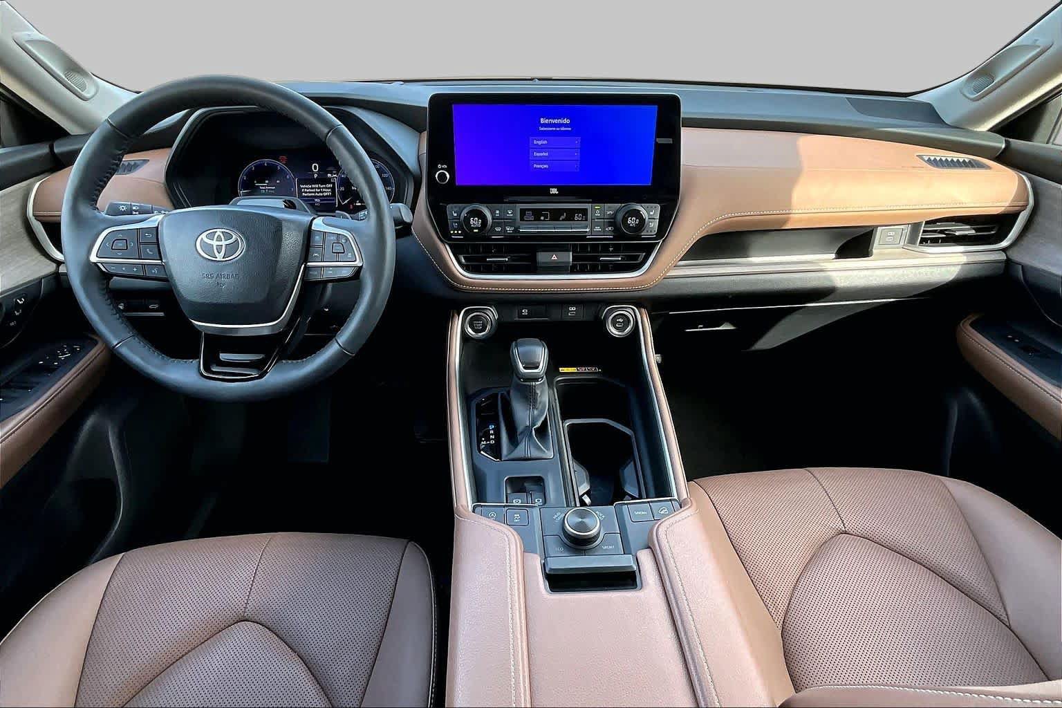Used 2025 Toyota Grand Highlander AWD image 16