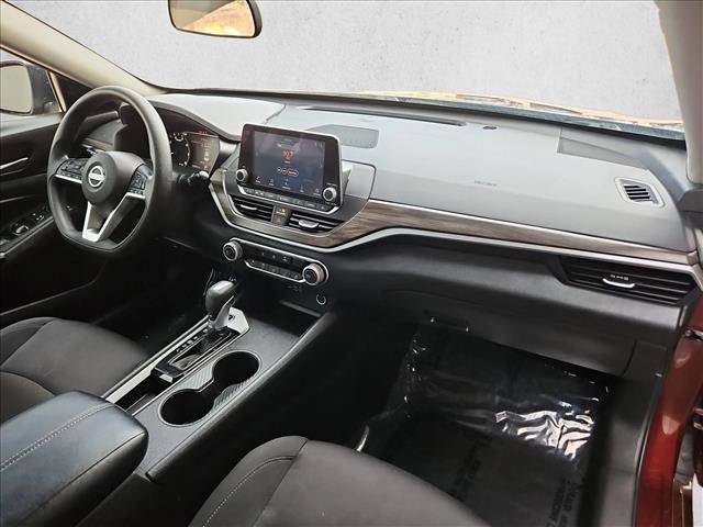 Used 2025 Nissan Altima 2.5 SV FWD image 21
