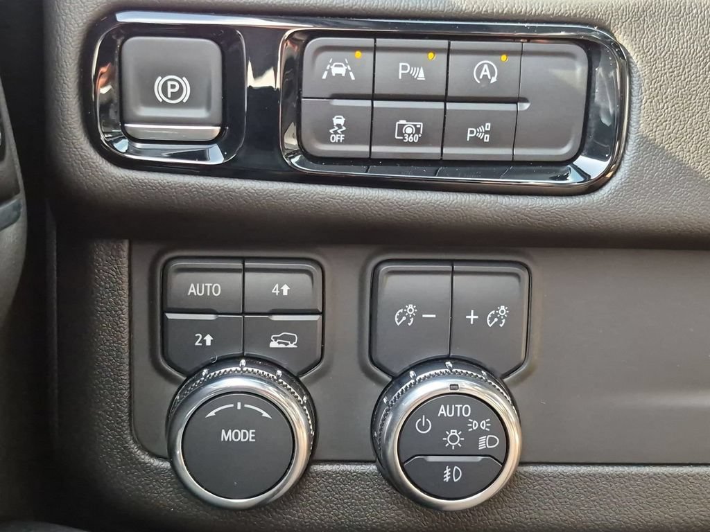 Used 2025 GMC Yukon Denali AWD/4WD image 10